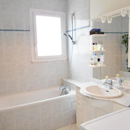 Apartment Grand Paris, Private Parking, Balcony And Metro, 24 Self Checking *