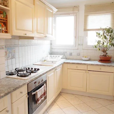 Apartment Grand Paris, Private Parking, Balcony And Metro, 24 Self Checking Bondy