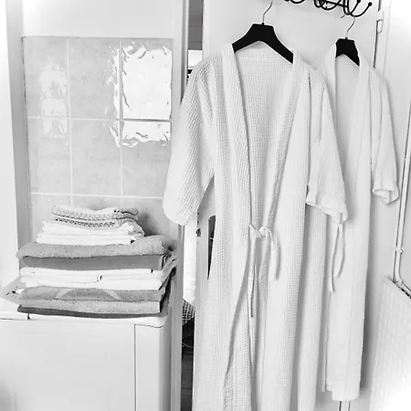 Apartman Grand Paris, Private Parking, Balcony And Metro, 24 Self Checking *